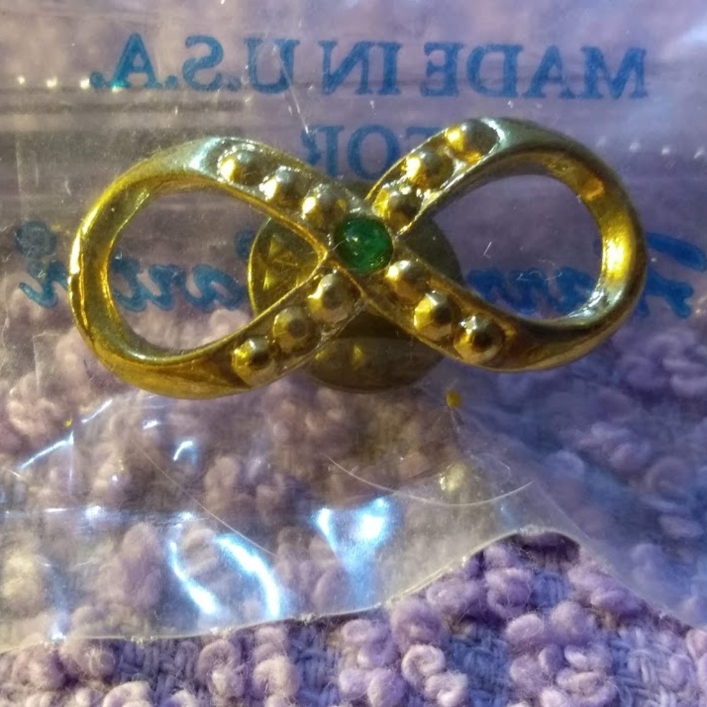 Vintage Harriet Carter Emerald/Gold Infinity Pin